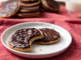 __opt__aboutcom__coeus__resources__content_migration__serious_eats__seriouseats.com__recipes__images__2017__03__20170301-chocolate-digestives-mcvities-vicky-wasik-27-0aa23bca5815432598069c9cf528533a