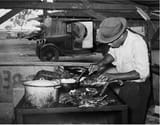 4749_RussellLee_ManSlicingBBQ_0000_NL600px