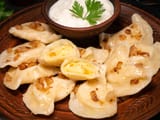 Pierogi-z-ziemniakami-i-skwarkami-4-scaled
