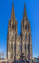 Kölner_Dom_-_Westfassade_2022_ohne_Gerüst-0968_b (1)