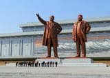 f604e800432f40b370_1200px-Mansudae-Monument-Bow-2014