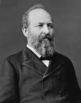 standard_James_Abram_Garfield__photo_portrait_seated