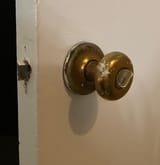 twist lock doorknob-min