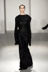 collections_cover_RICK_OWENS_FW02_SPARROWS_RUNWAY_031