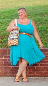 Earth-Runners-with-Turquoise-Dress-at-Wall_jpg