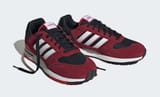 Run_80s_Shoes_Black_HP6110_04_standard