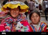indigenous-peruvian-woman-and-young-girl-in-traditional-costume-and-K2D87N