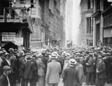 Crowds_on_New_York_Streets_41