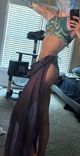982734624367275