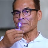 shuji_nakamura_with_blue_led[1]