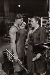 Worker+and+supervisor+at+a+car+factory%252C+Moscow%252C+1954+orginal_black_white[1]