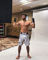 as-a-diehard-charles-fan-arman-tsarukyan-is-in-insane-shape-v0-smvmvw83idtc1