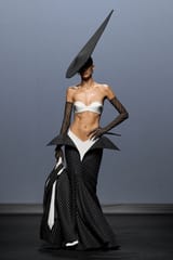 robert-wun-f-w-2025-couture-v0-20a6tf3g2cdf1