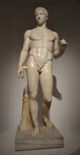 statue