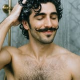 20250617_1620_Shampooing in Shower_remix_01jxzrqv5rfvttkmg8atmj5tg0