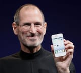Steve-Jobs-iPhone-2010