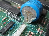 NiCd_VARTA_battery_leakage_on_circuit_board_(IMG_3313)
