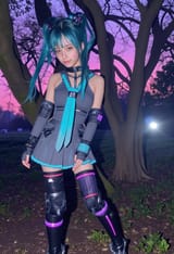 00009-comfyui-cfg=3.5-steps=30-flux1-dev-Q8_0-2025-07-07-104446-vocaloid-hatsune_miku