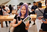 iPhone-Xs-Apple-Watch-Series-4-Availability_OrchardRd-Singapore-iPhoneXS-customer_09202018