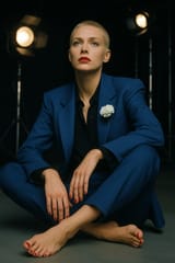 20250717_1820_Cinematic Studio Portrait_simple_compose_01k0daxktxe2xv859bx1gedyxj