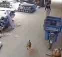 woman chicken fight_thumb.jpg