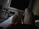 Yao Zeng&#039;s sexy quads flexes in bed_thumb.jpg