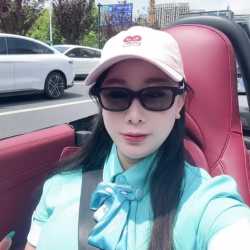 chinese 45yo cougar rolls royce white cub pickup_thumb.jpg