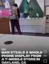 Man steals the entire display at phone store_thumb.jpg