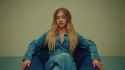 Sydney-Sweeney-Has-Great-Jeans-American-Eagle_4mb_thumb.jpg