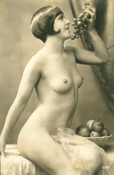 0442737-black-white-vintage-nude