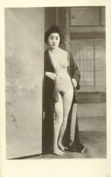 v2024-black-white-vintage-nude