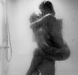 1641893411_16-chohanpohan-com-p-porno-seks-v-dushe-cherno-beloe-17