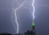 video-of-lightning-striking-makkah-clock-tower-goes-viral-1630144324-5863
