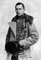 Ernst_Jünger_vers_1920_(cropped)