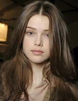 rate-julia-saner-v0-uykkty34qwqe1