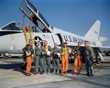 Mercury_Seven_astronauts_with_aircraft