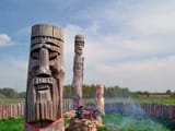 Shrine_at_the_Temple_of_Svarozhich&#039;s_Fire_in_Krasotinka,_Kaluga,_Russia_(4)
