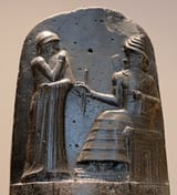 2880px-F0182_Louvre_Code_Hammourabi_Bas-relief_Sb8_rwk