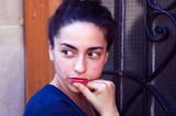 italian-girl-looking-behind-her-shoulder-8102141105