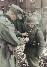 Bundesarchiv_Bild_183-G0627-500-001,_Auszeichnung_des_Hitlerjungen_Willi_Hübner_Recolored