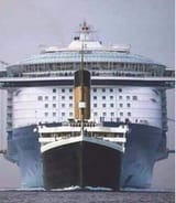 the-titanic-in-comparison-with-a-modern-day-cruise-ship-v0-0uoxvfkjtgjb1