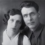 250px-Л._И._Брежнев_с_женой_Викторией,_1927_год