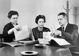 Sharon flanked by her attorneys during a conference