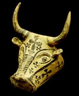 Bull-rhyton_BM_A971_cropped_white_balanced_sharpened_black-bg2