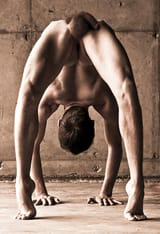 arty back bend