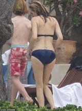 24319640-7967463-In_shape_She_was_seen_lounging_by_the_pool_and_flashing_her_tone-a-39_1580865648589-efda8bd74d09baa648a4fcc7ae0f9dc927c79044