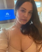 lana-del-rey-04-05-2022-1