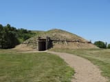 earthen lodge of plains people