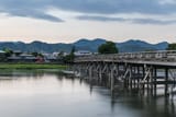 Togetsu-kyo_bridge_at_dusk,_Kyoto,_Japan