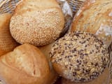Korb_mit_Brötchen